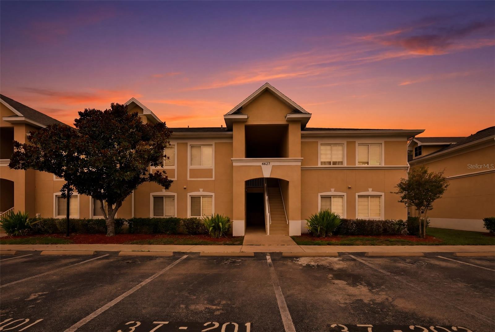 VILLAGES OF BLOOMINGDALE CONDO - Residential Lease