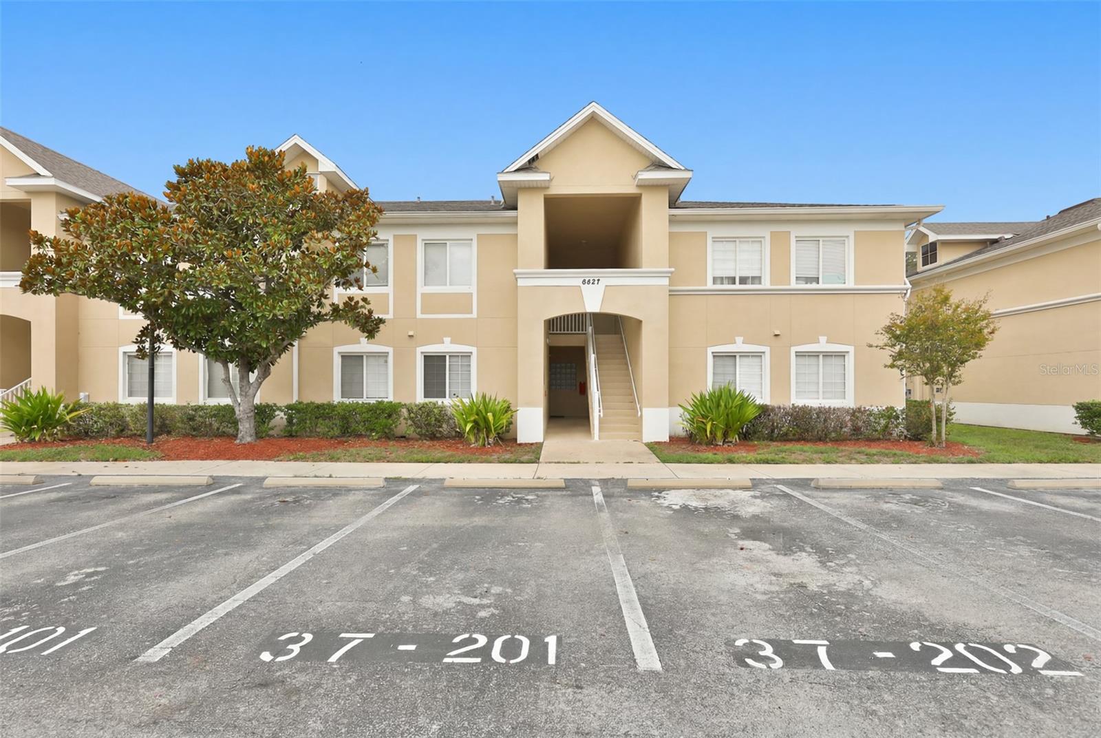 VILLAGES OF BLOOMINGDALE CONDO - Residential Lease