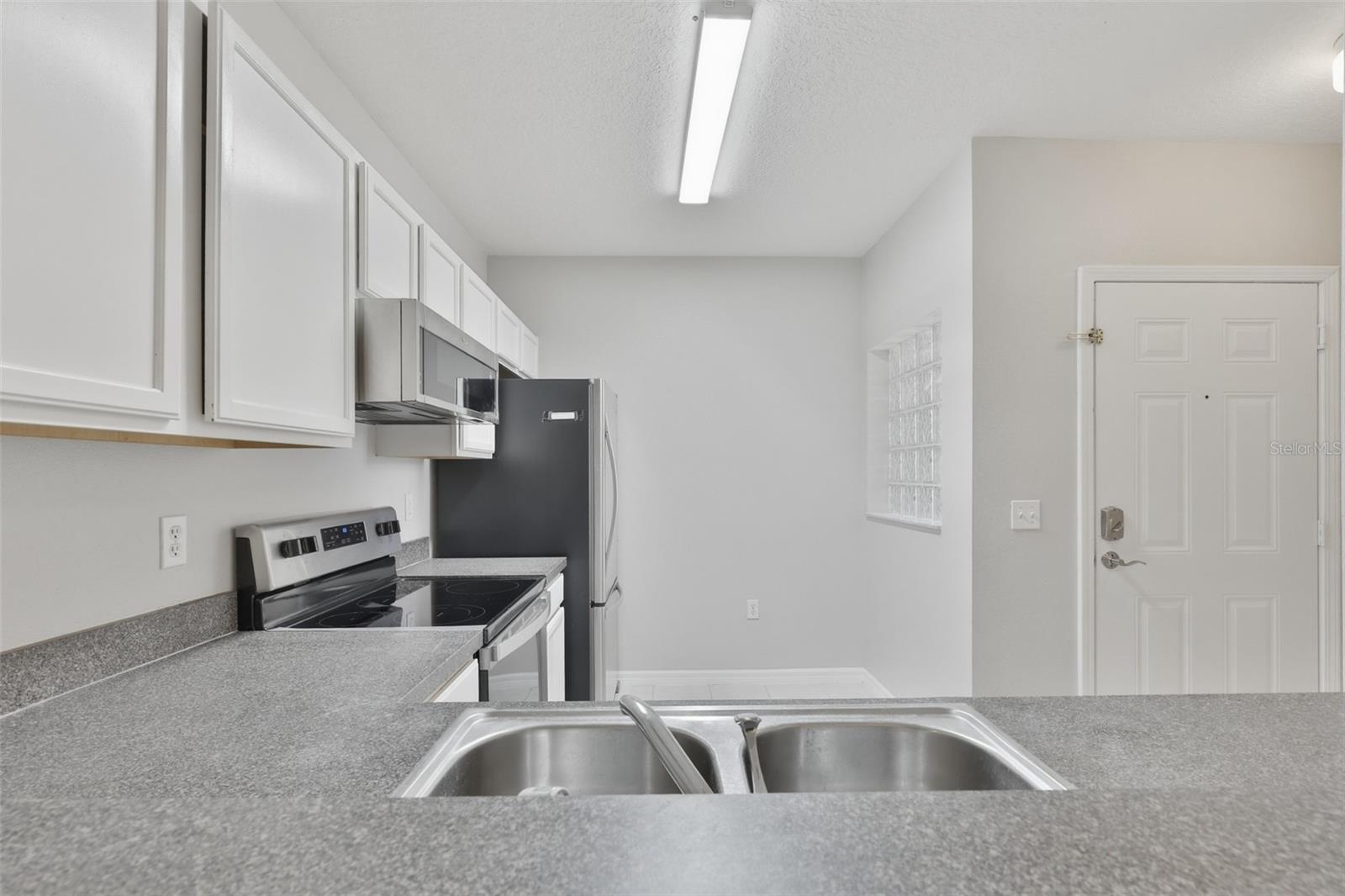 VILLAGES OF BLOOMINGDALE CONDO - Residential Lease