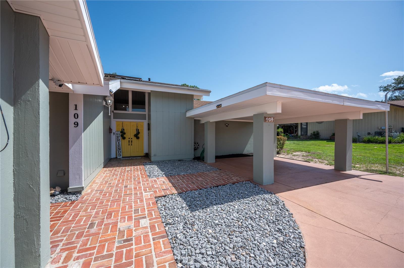 ARROWHEAD LAKE - Residential