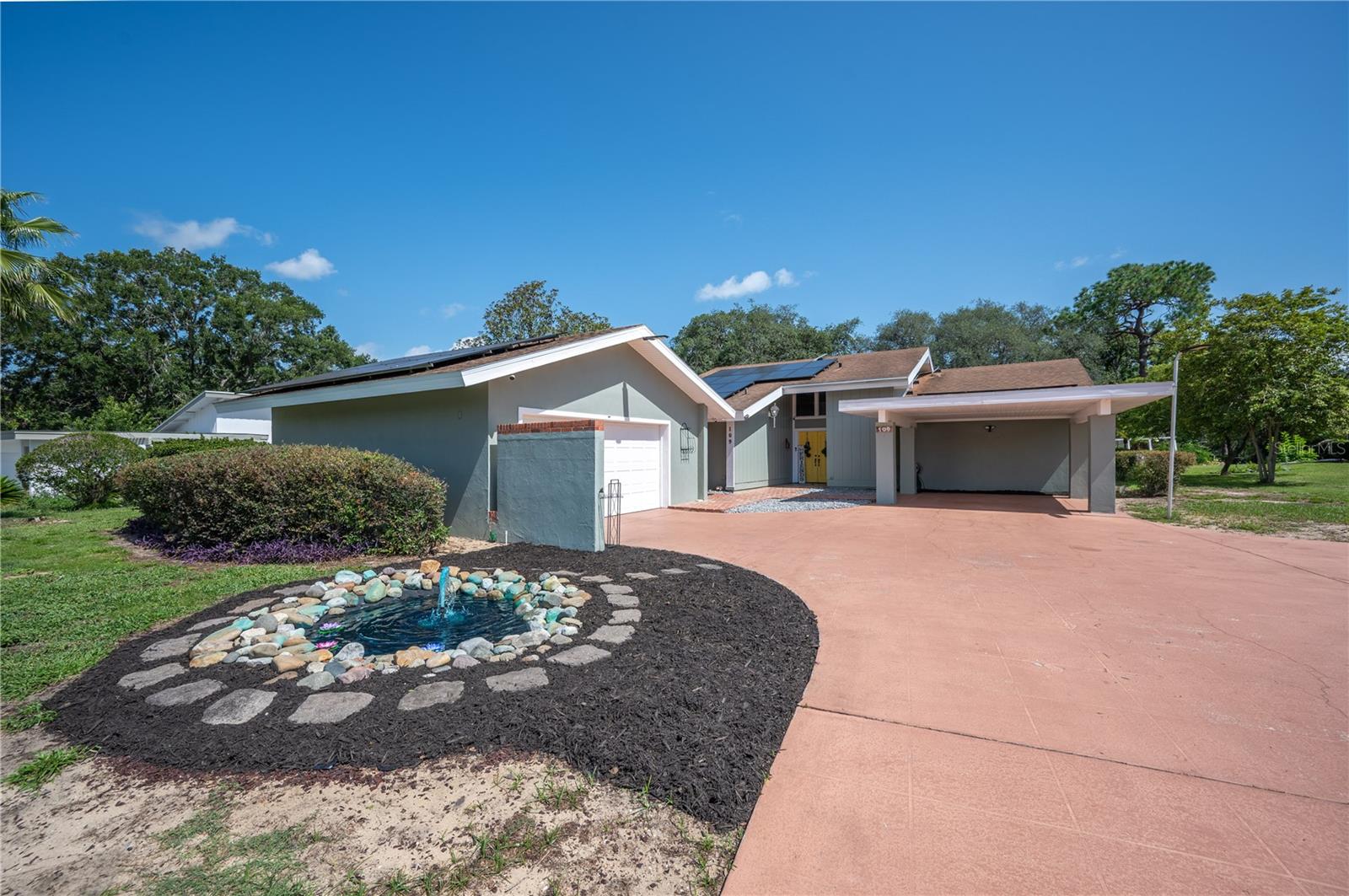 ARROWHEAD LAKE - Residential