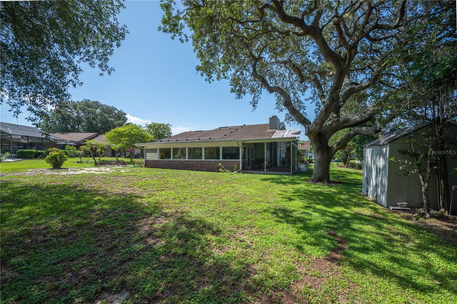 ARROWHEAD LAKE - Residential