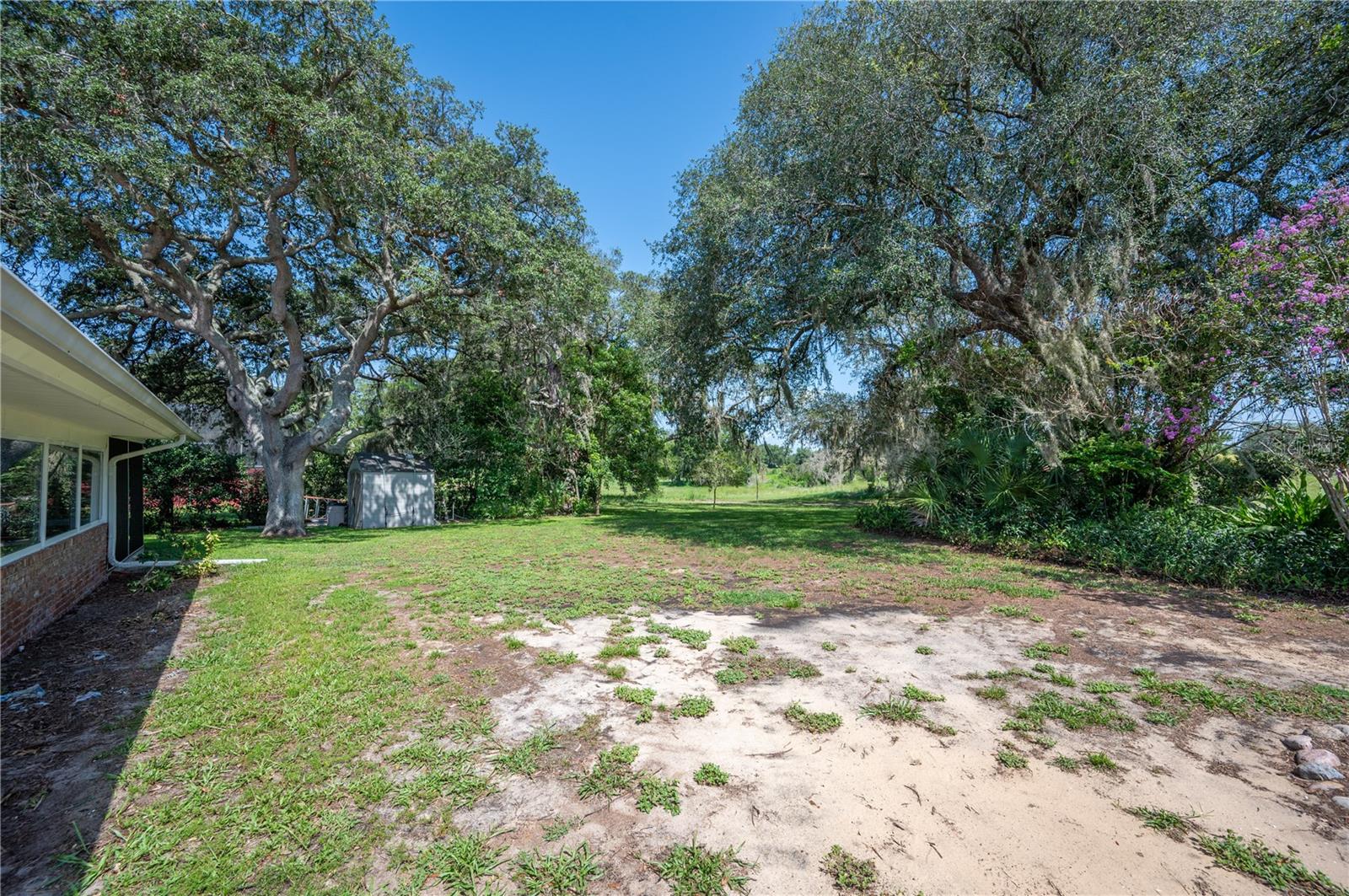 ARROWHEAD LAKE - Residential