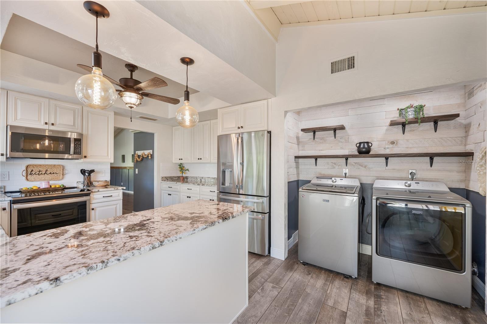 ARROWHEAD LAKE - Residential