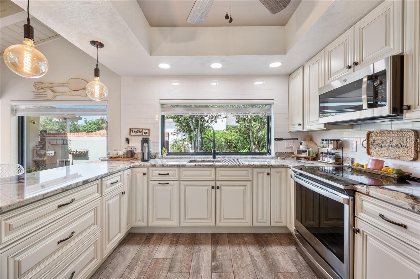 ARROWHEAD LAKE - Residential