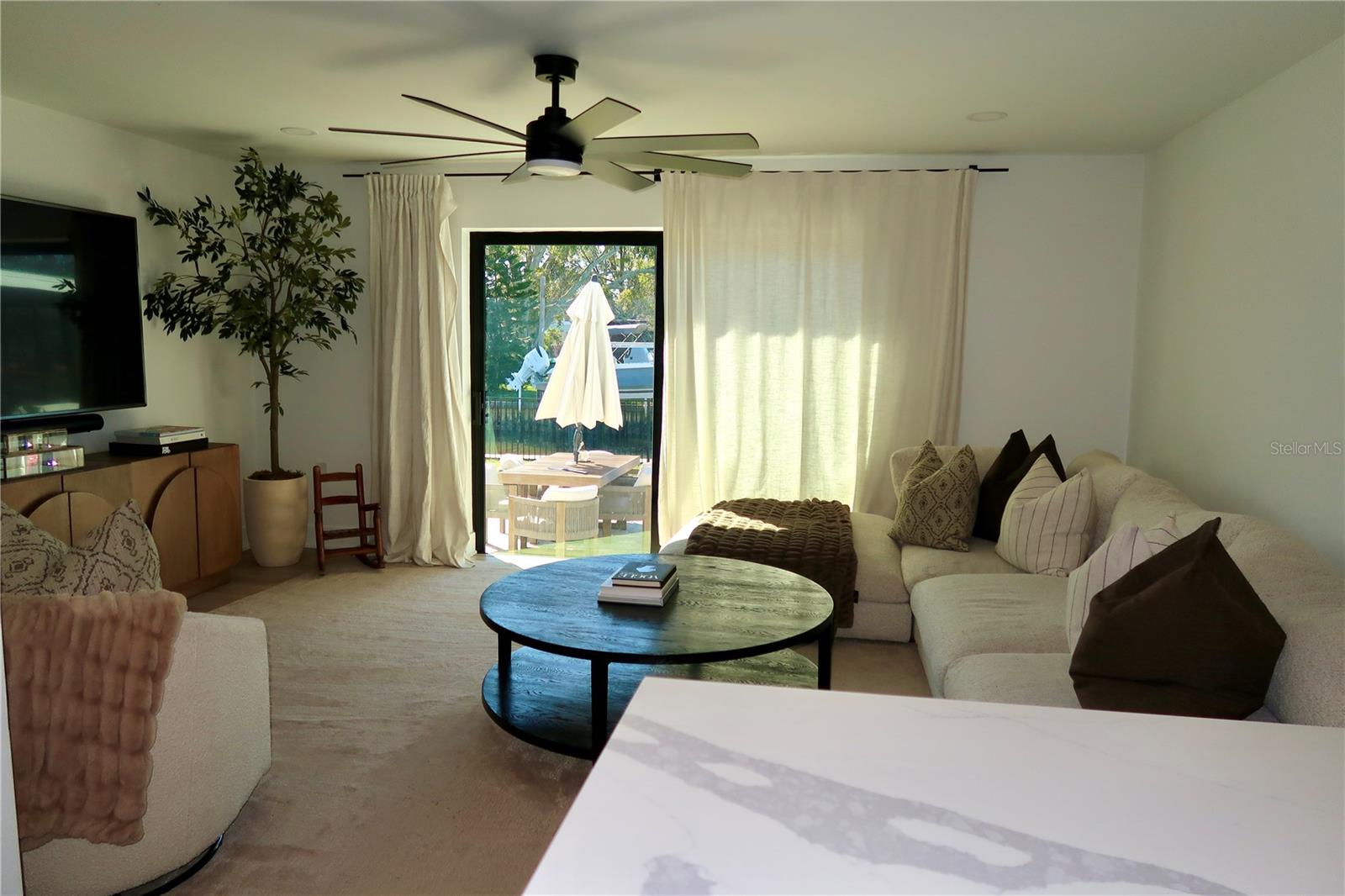 SUN PLAZA ISLES - Residential Lease