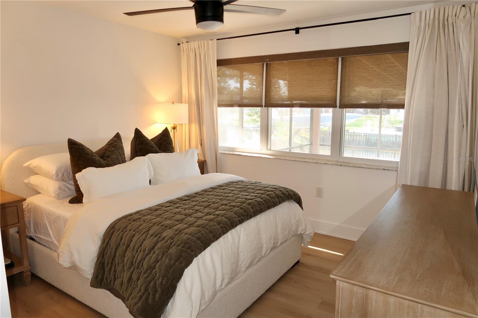 SUN PLAZA ISLES - Residential Lease