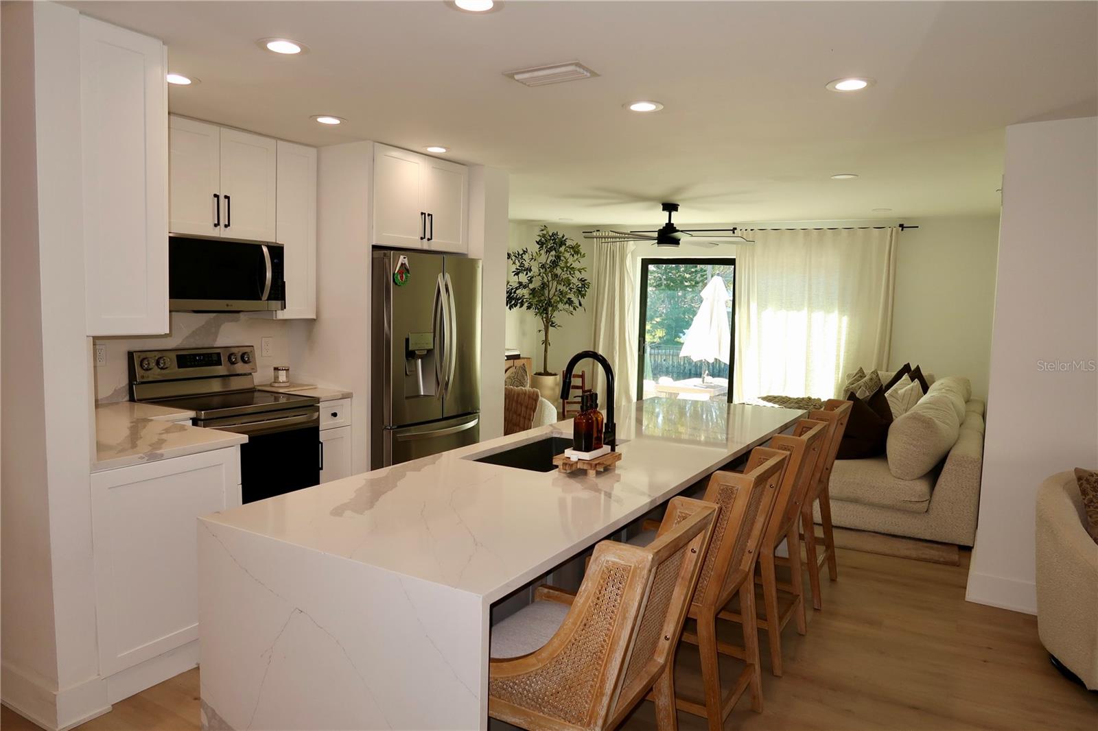 SUN PLAZA ISLES - Residential Lease
