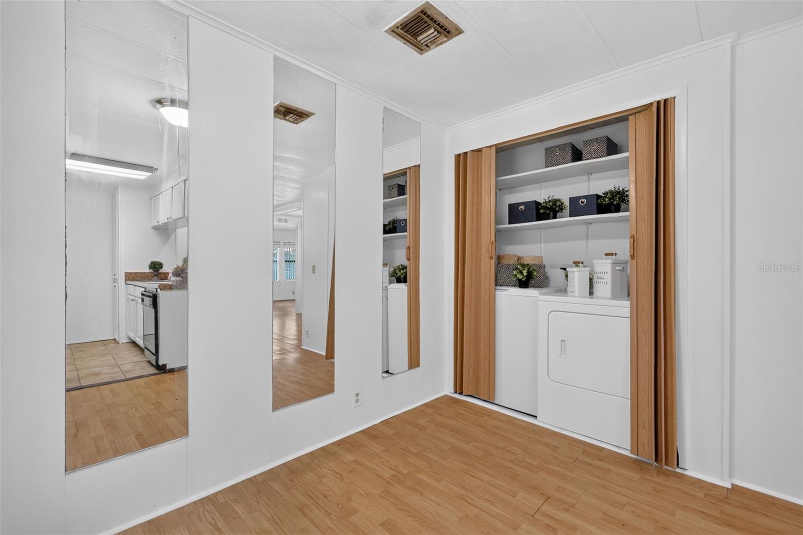 TOWNHOMES WINTER GARDEN - Residential