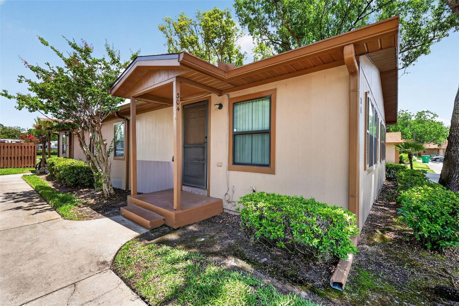 TOWNHOMES WINTER GARDEN - Residential