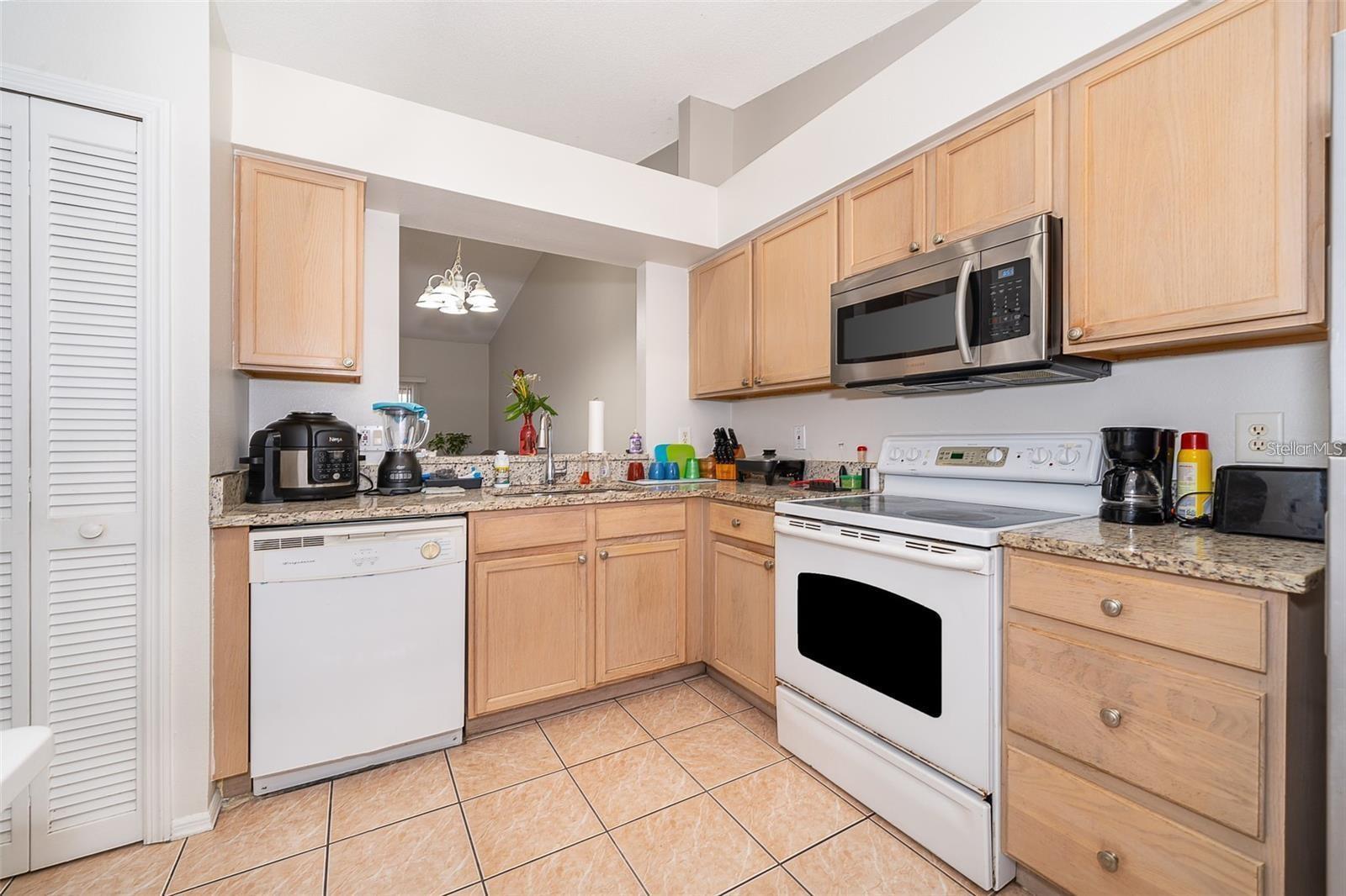 FAIRWAY GLEN AT MEADOW WOODS CONDO - Residential