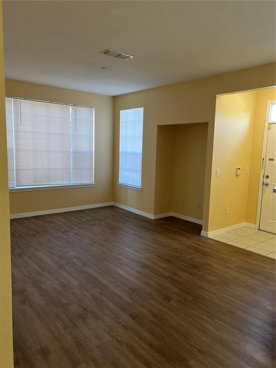 CENTRAL PK/LEE VISTA - Residential