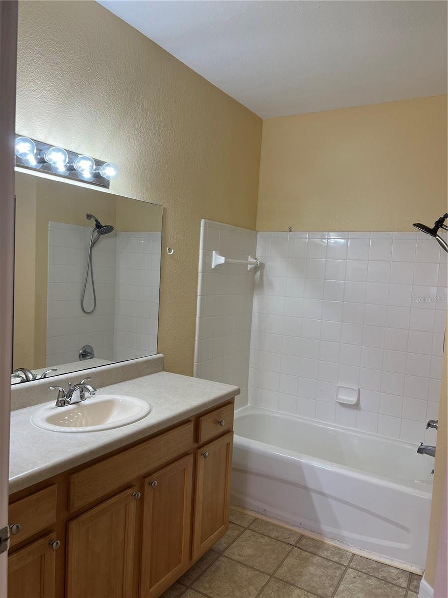 CENTRAL PK/LEE VISTA - Residential