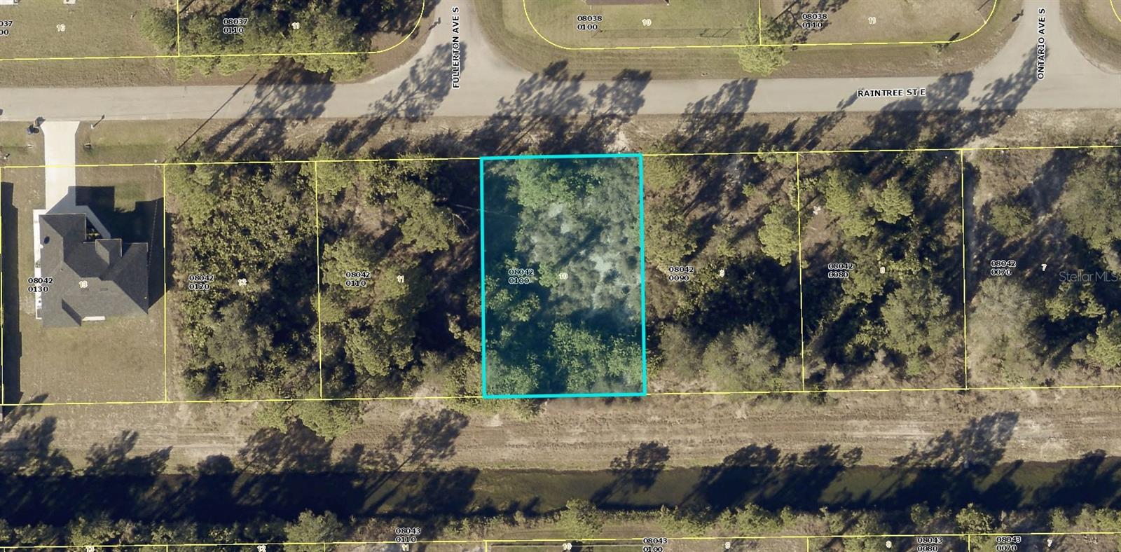 .24 Acre Vacant lot in Lehigh Acres!