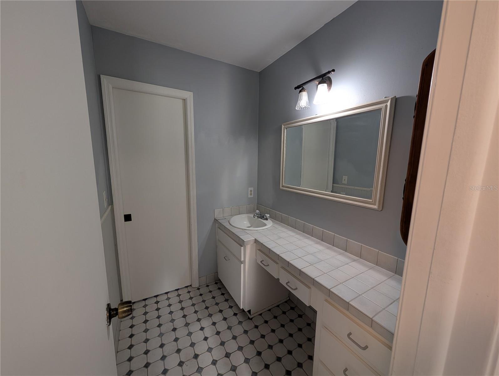 CARROLLWOOD ESTATES - Residential Lease