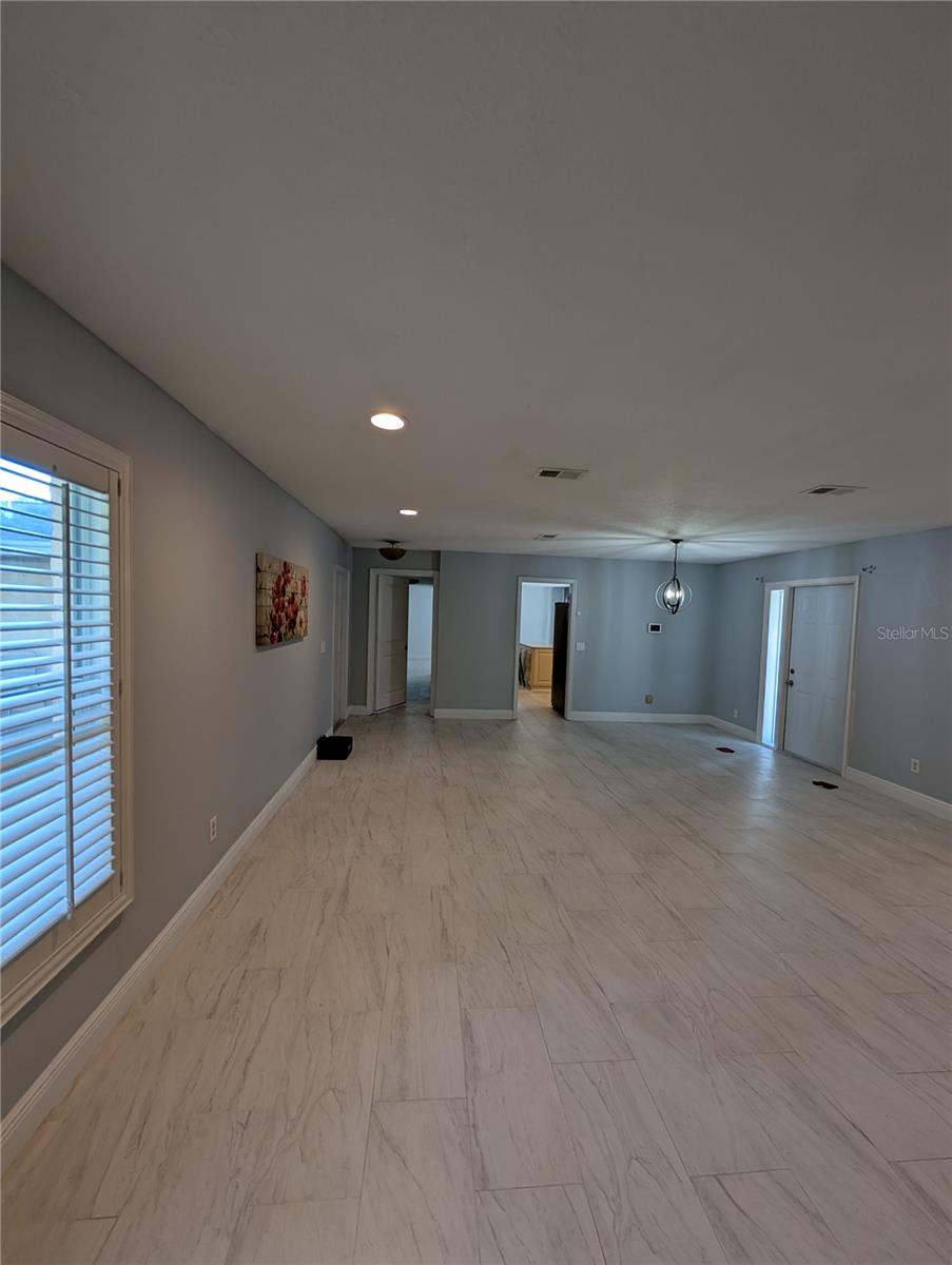 CARROLLWOOD ESTATES - Residential Lease