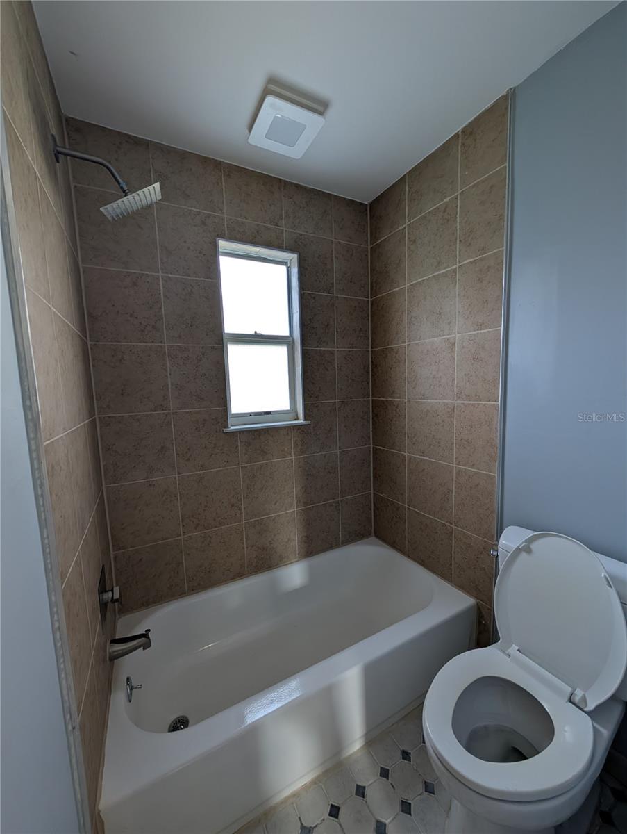 CARROLLWOOD ESTATES - Residential Lease