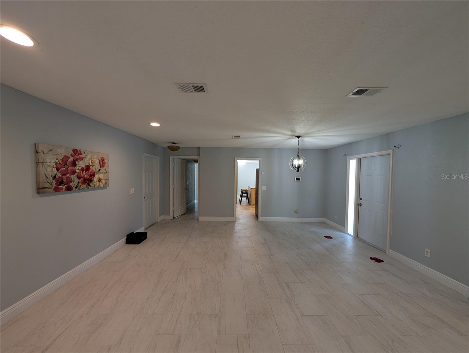CARROLLWOOD ESTATES - Residential Lease