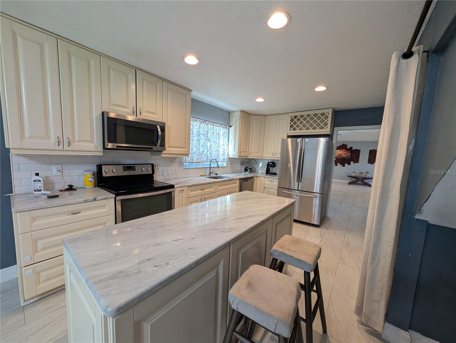 CARROLLWOOD ESTATES - Residential Lease
