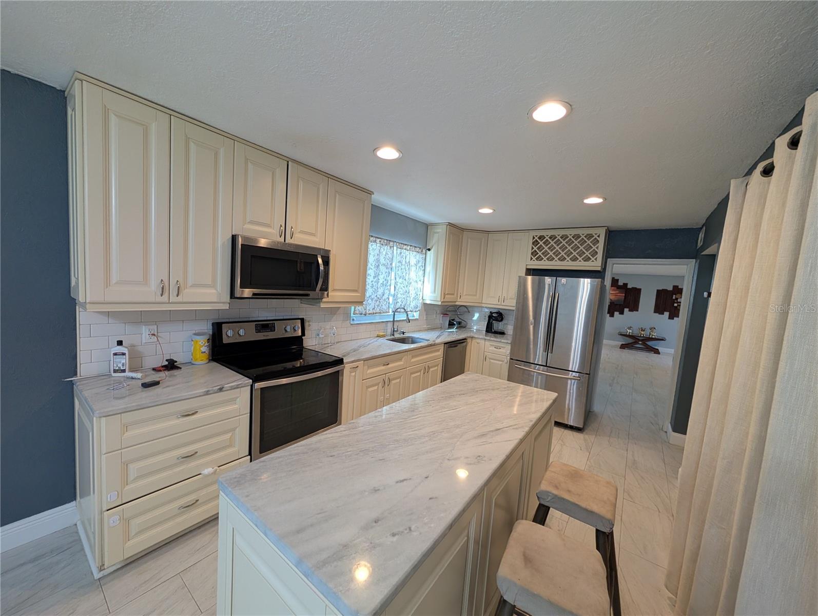 CARROLLWOOD ESTATES - Residential Lease