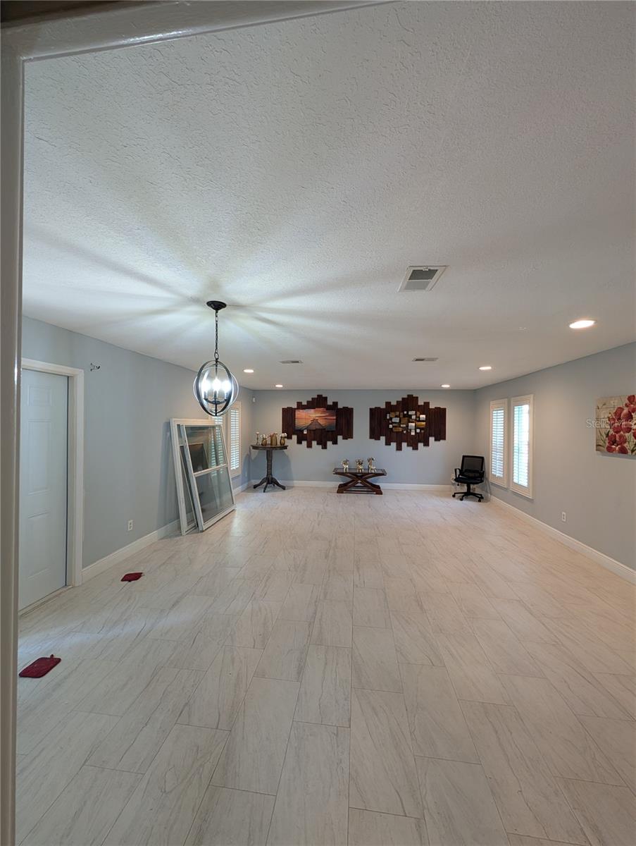 CARROLLWOOD ESTATES - Residential Lease