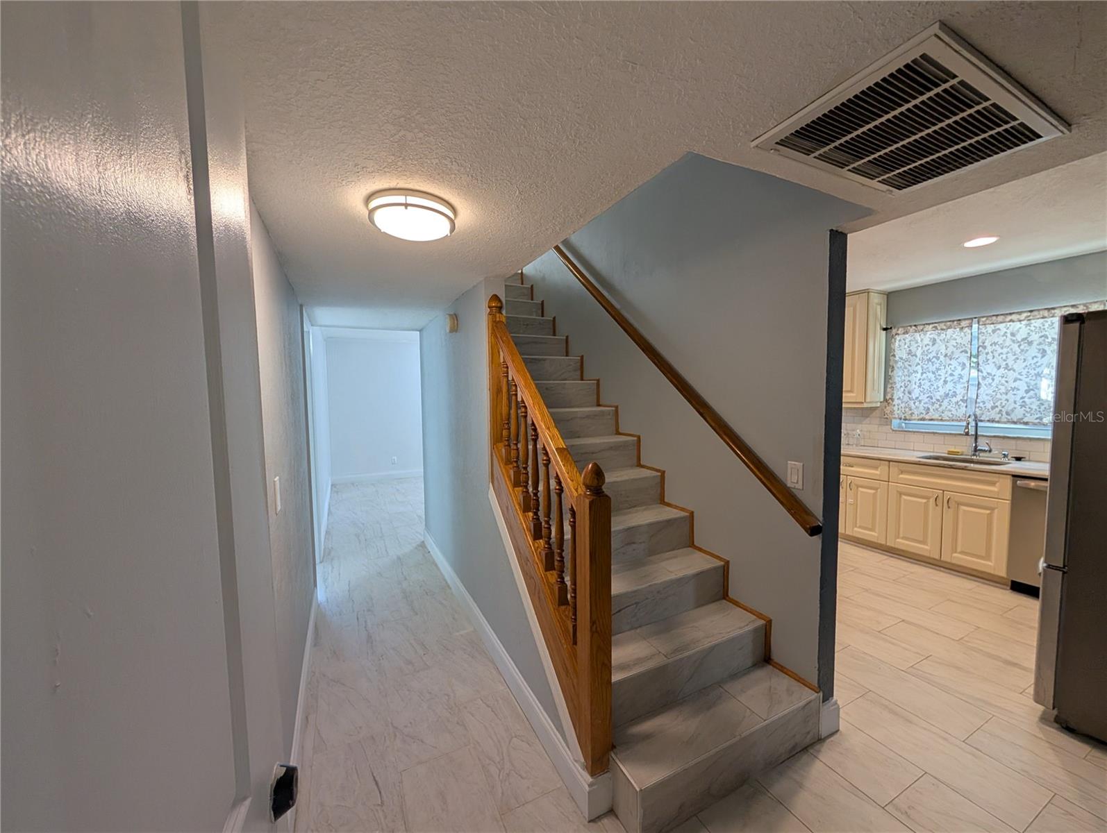 CARROLLWOOD ESTATES - Residential Lease