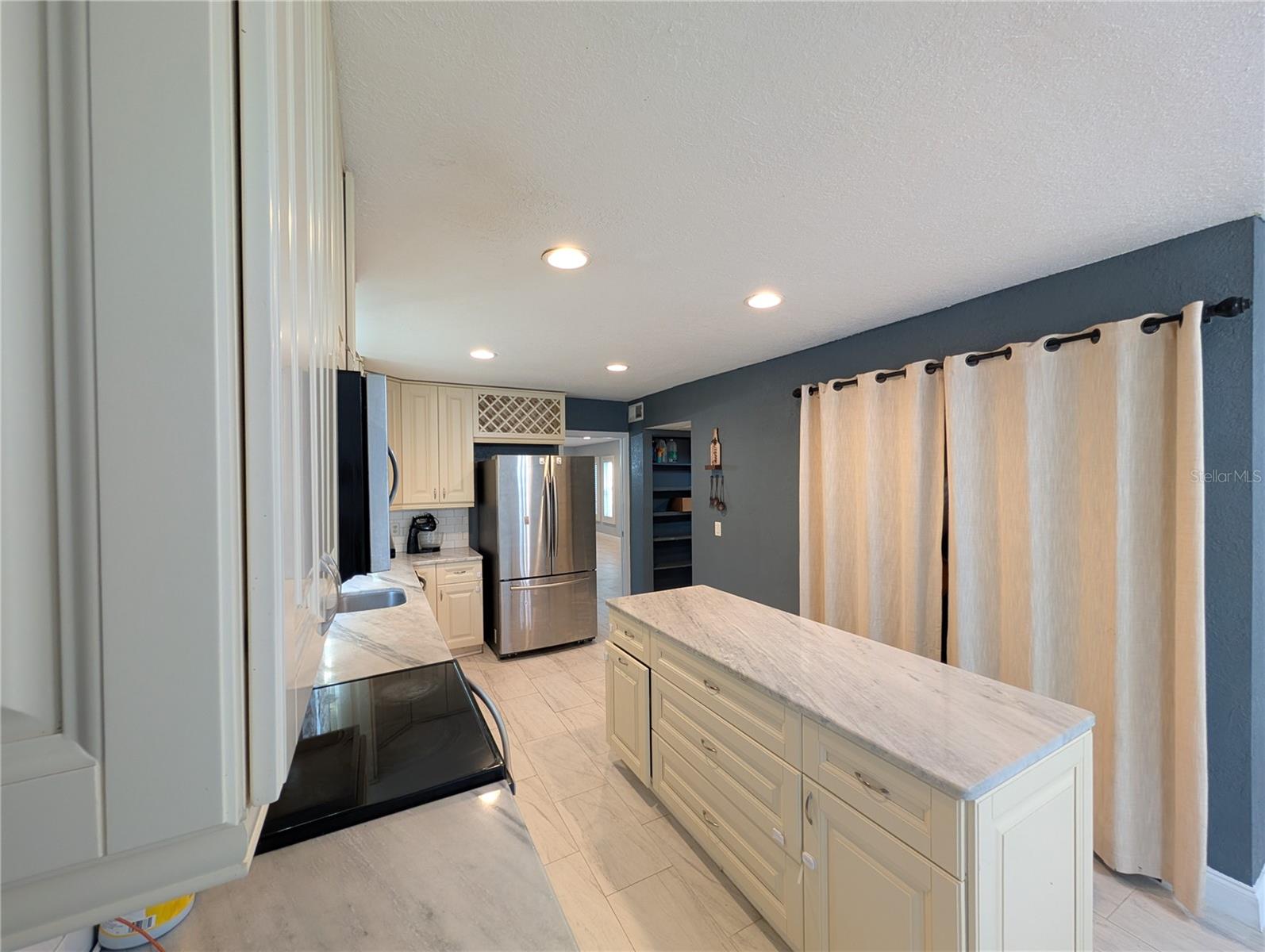CARROLLWOOD ESTATES - Residential Lease