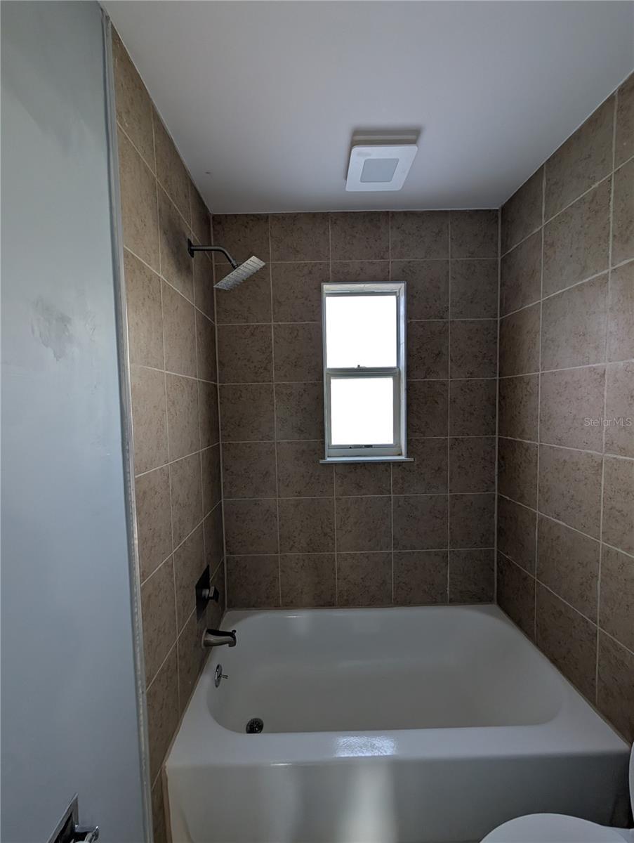 CARROLLWOOD ESTATES - Residential Lease
