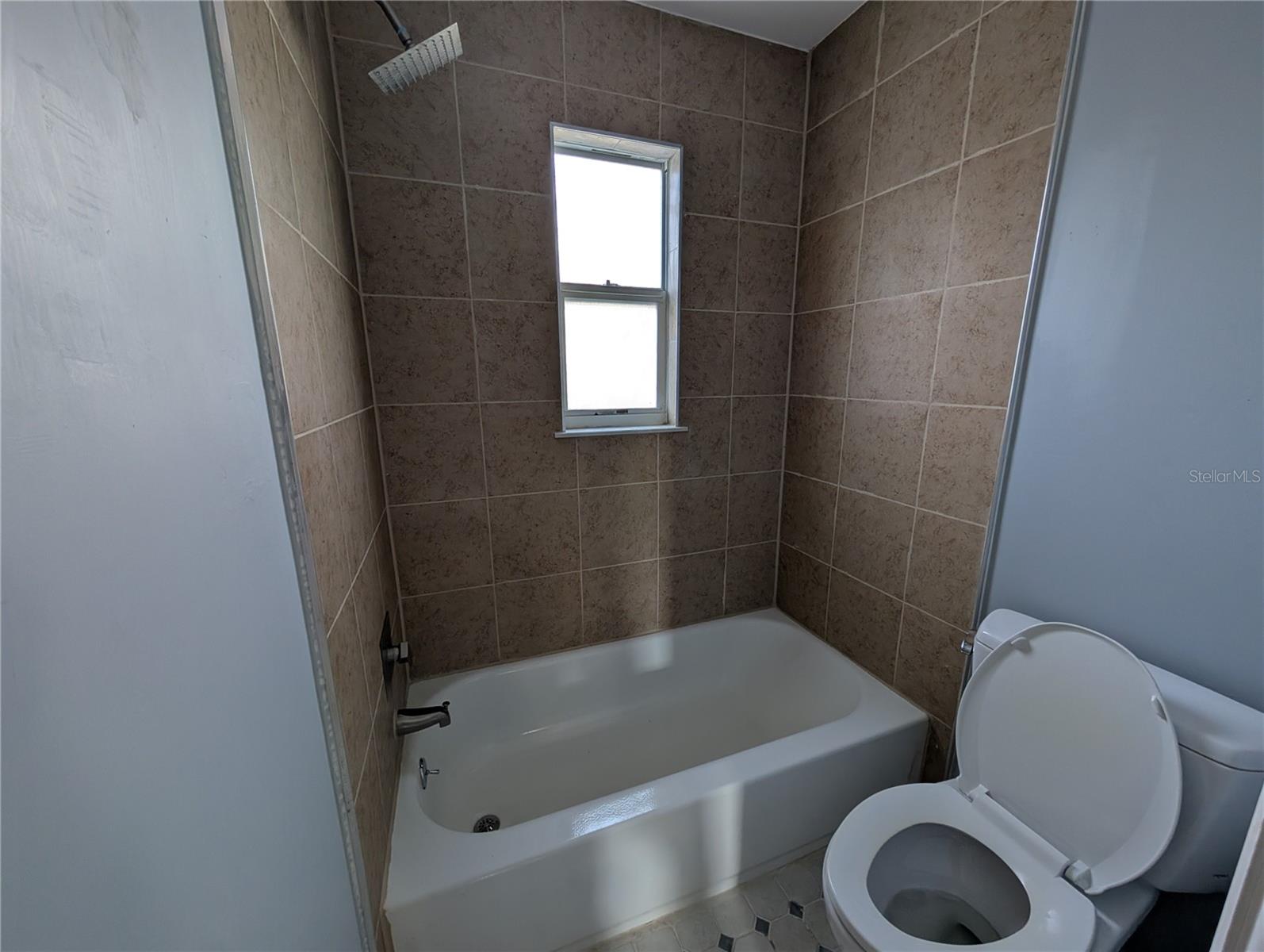 CARROLLWOOD ESTATES - Residential Lease