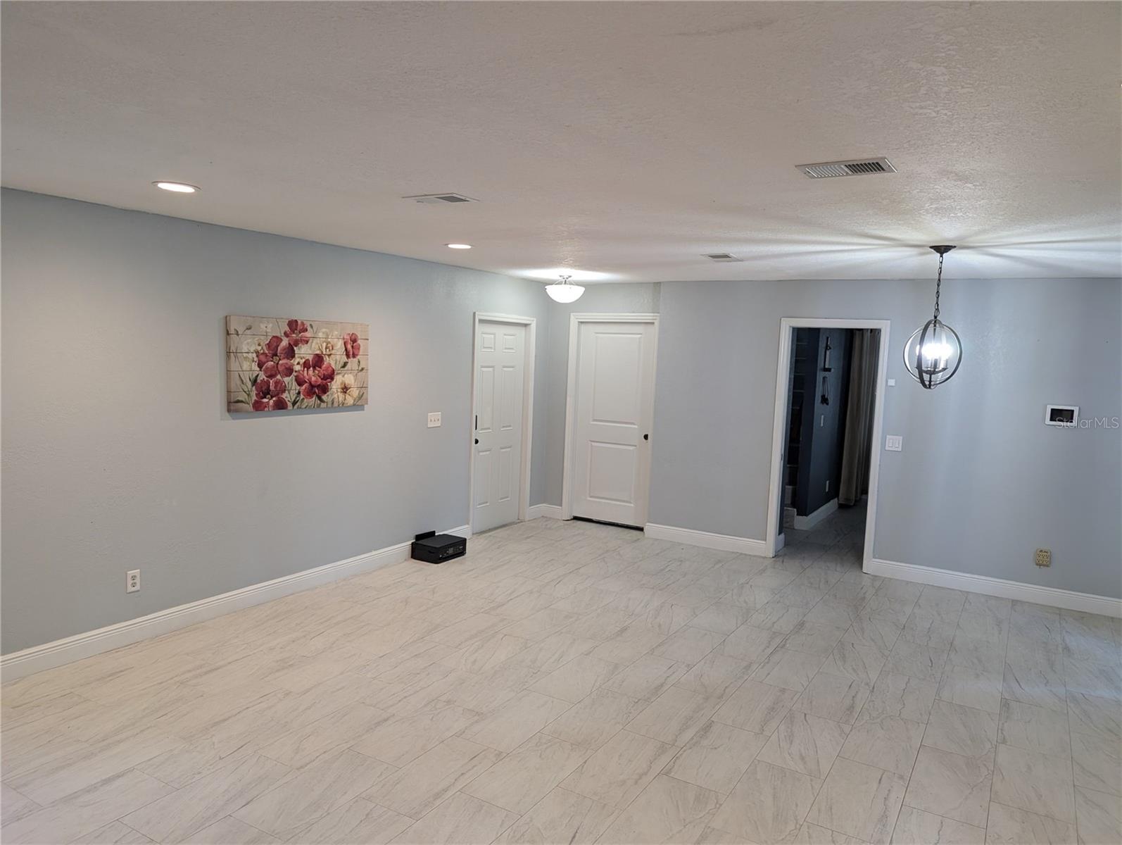 CARROLLWOOD ESTATES - Residential Lease