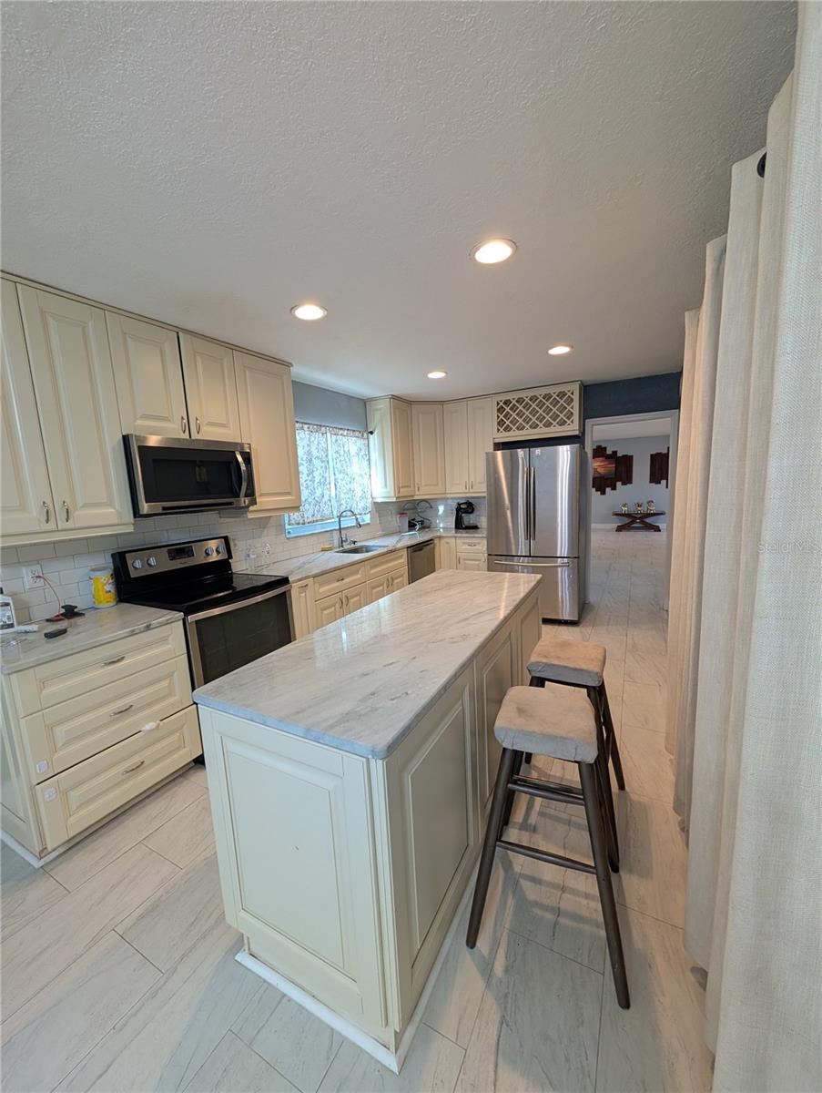 CARROLLWOOD ESTATES - Residential Lease