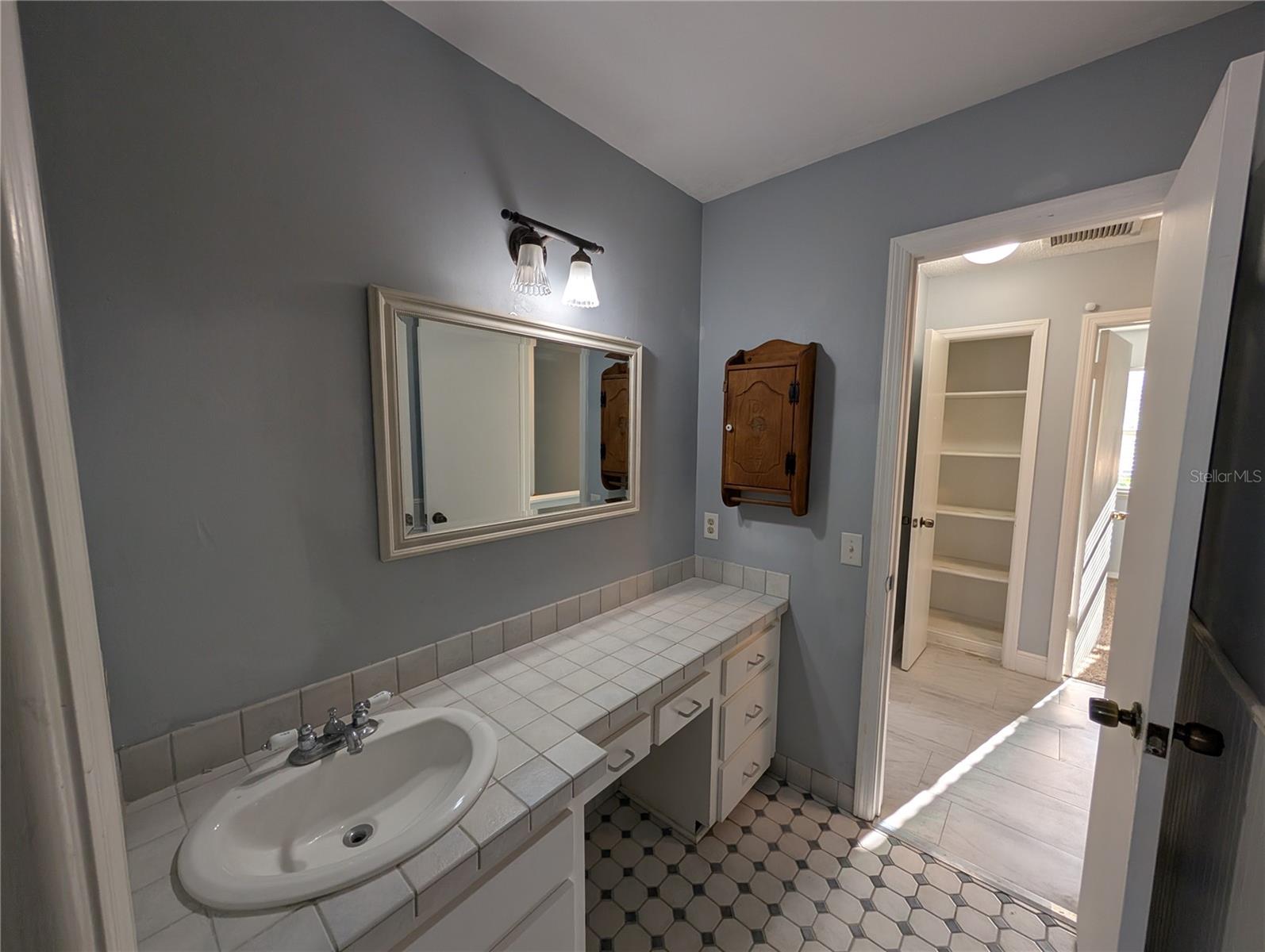 CARROLLWOOD ESTATES - Residential Lease