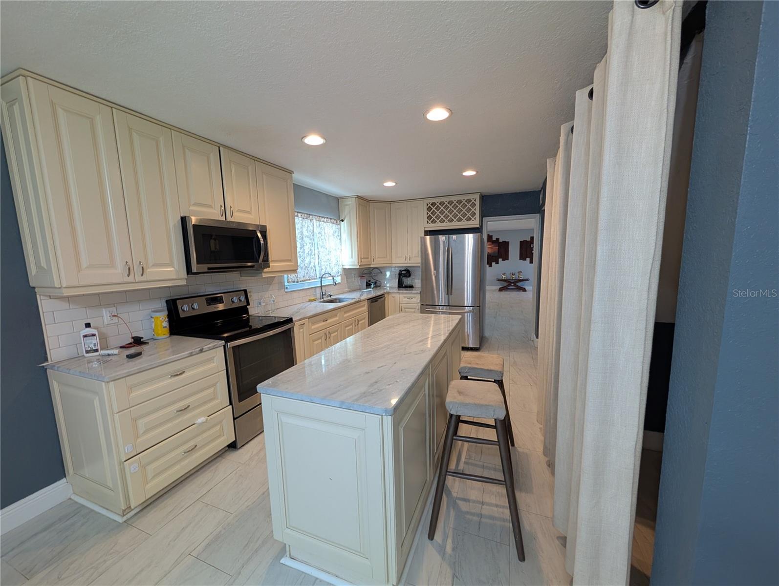 CARROLLWOOD ESTATES - Residential Lease