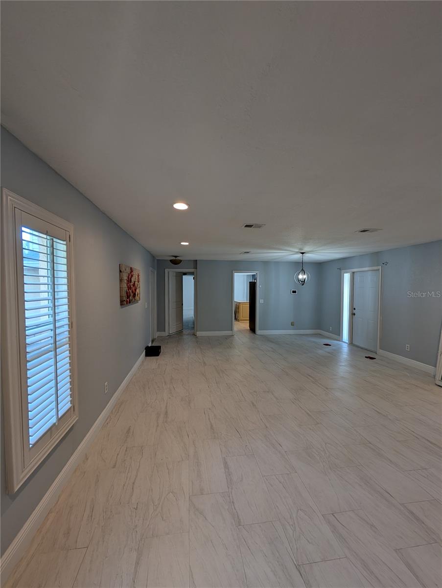 CARROLLWOOD ESTATES - Residential Lease