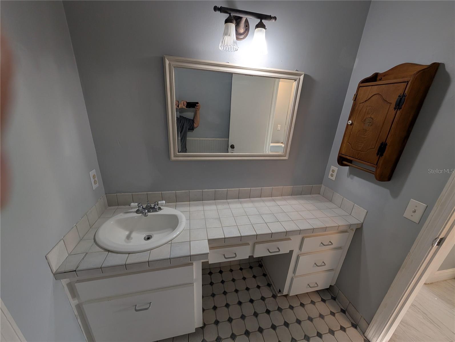 CARROLLWOOD ESTATES - Residential Lease