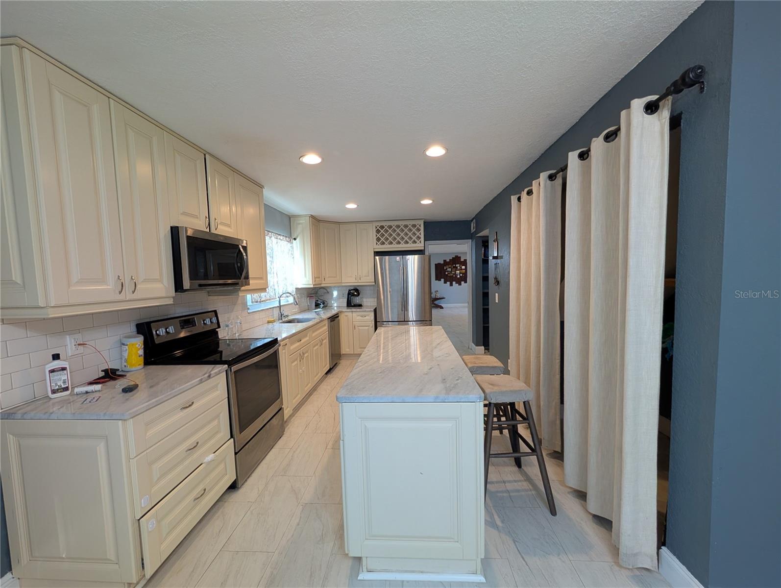 CARROLLWOOD ESTATES - Residential Lease