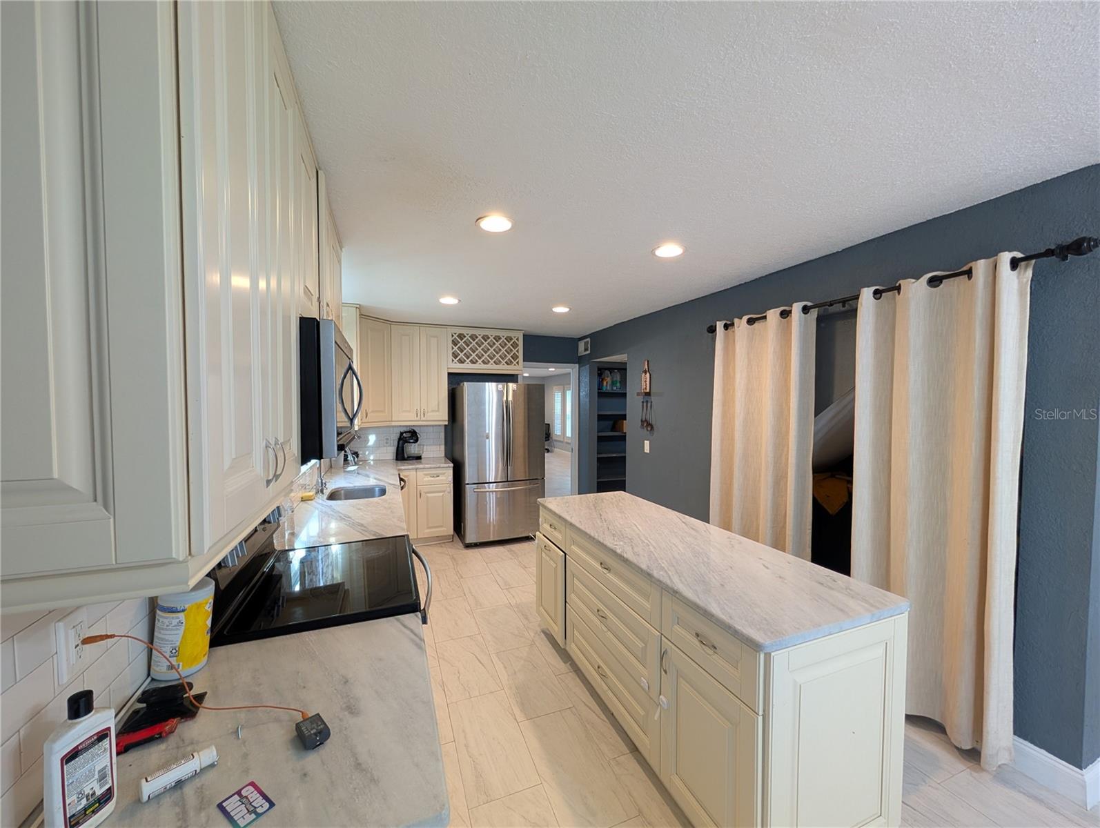 CARROLLWOOD ESTATES - Residential Lease