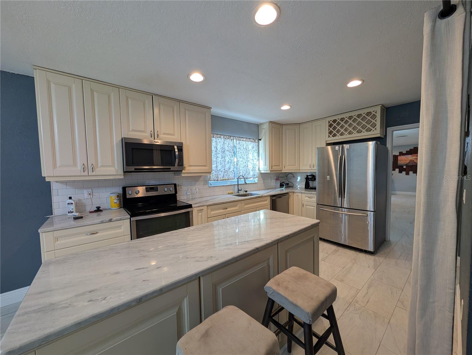 CARROLLWOOD ESTATES - Residential Lease