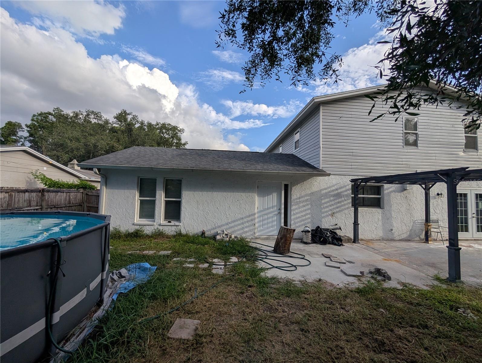 CARROLLWOOD ESTATES - Residential Lease