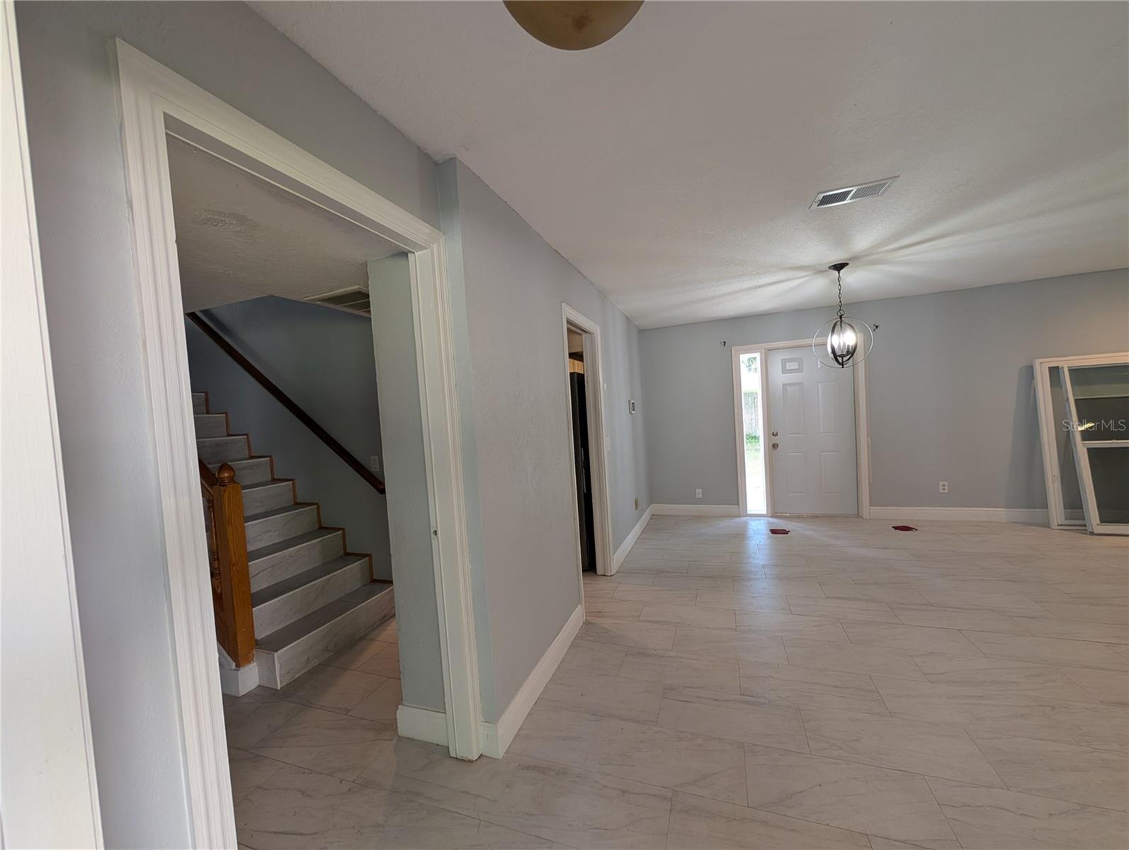 CARROLLWOOD ESTATES - Residential Lease