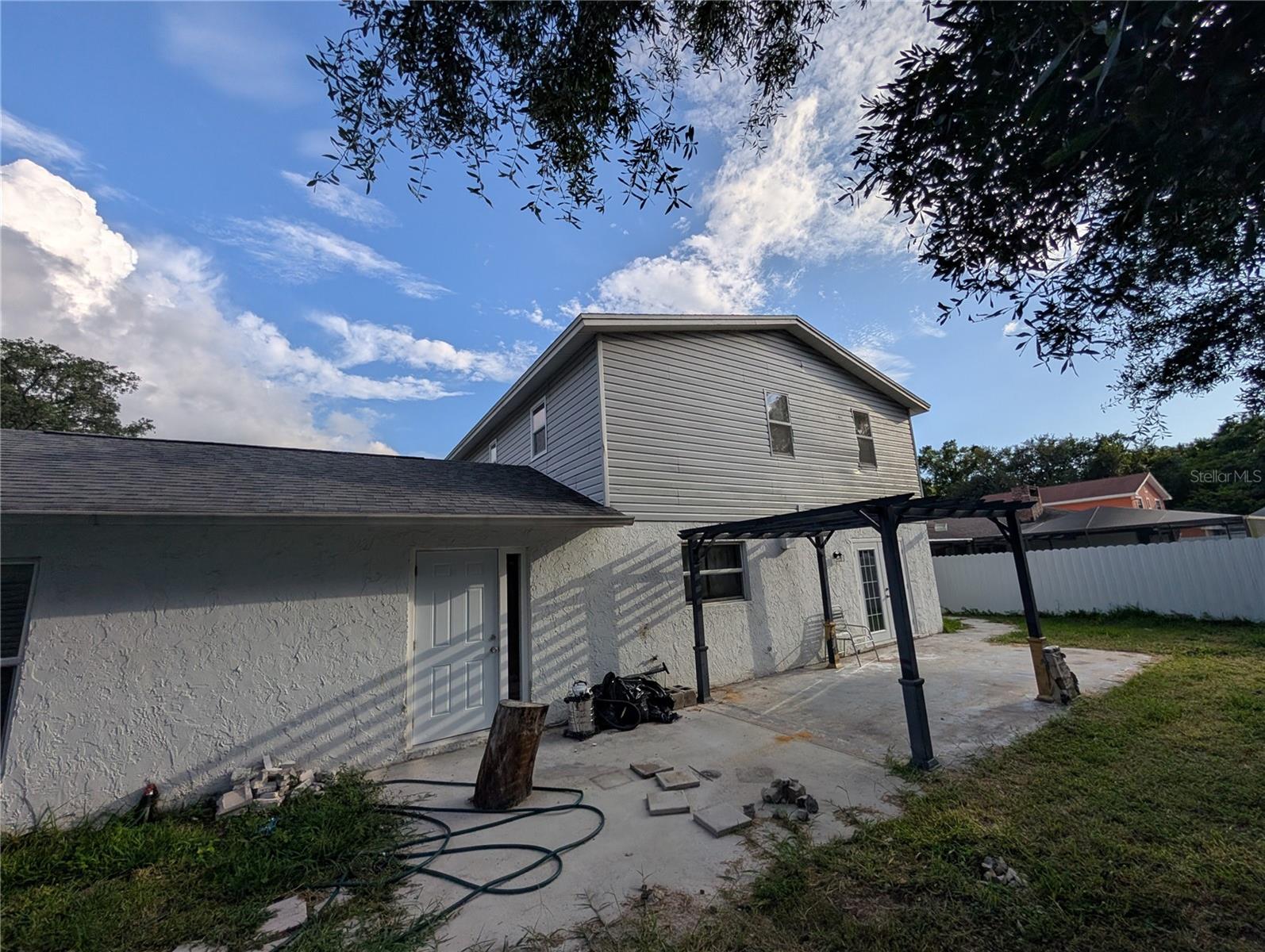 CARROLLWOOD ESTATES - Residential Lease