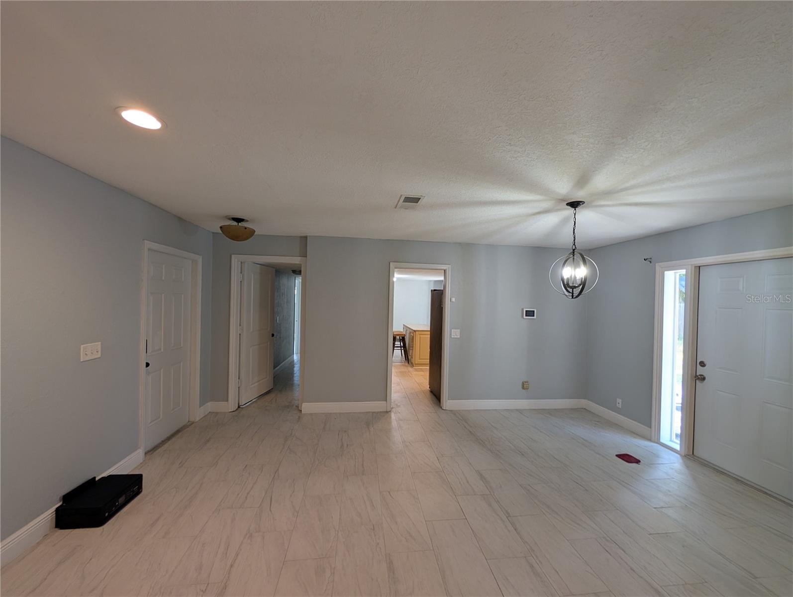 CARROLLWOOD ESTATES - Residential Lease