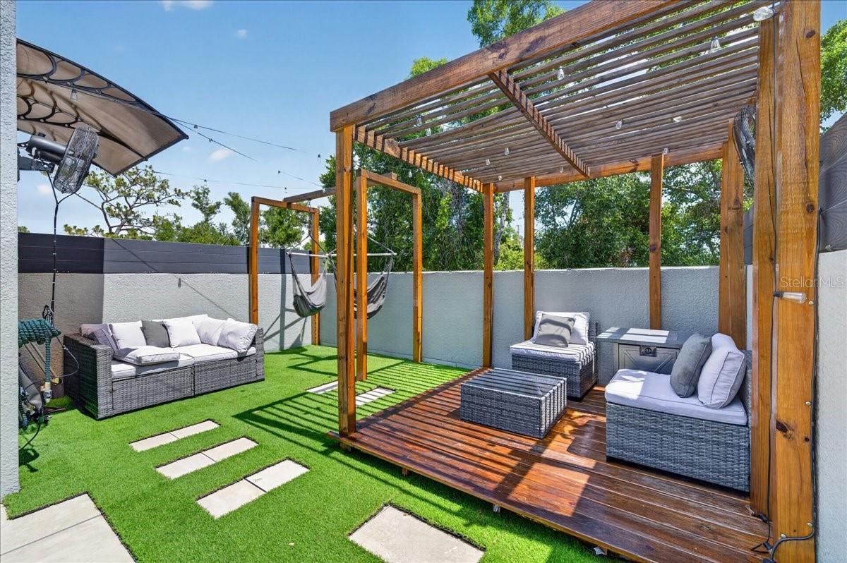 CARROLLWOOD CROSSINGS 2 - Residential