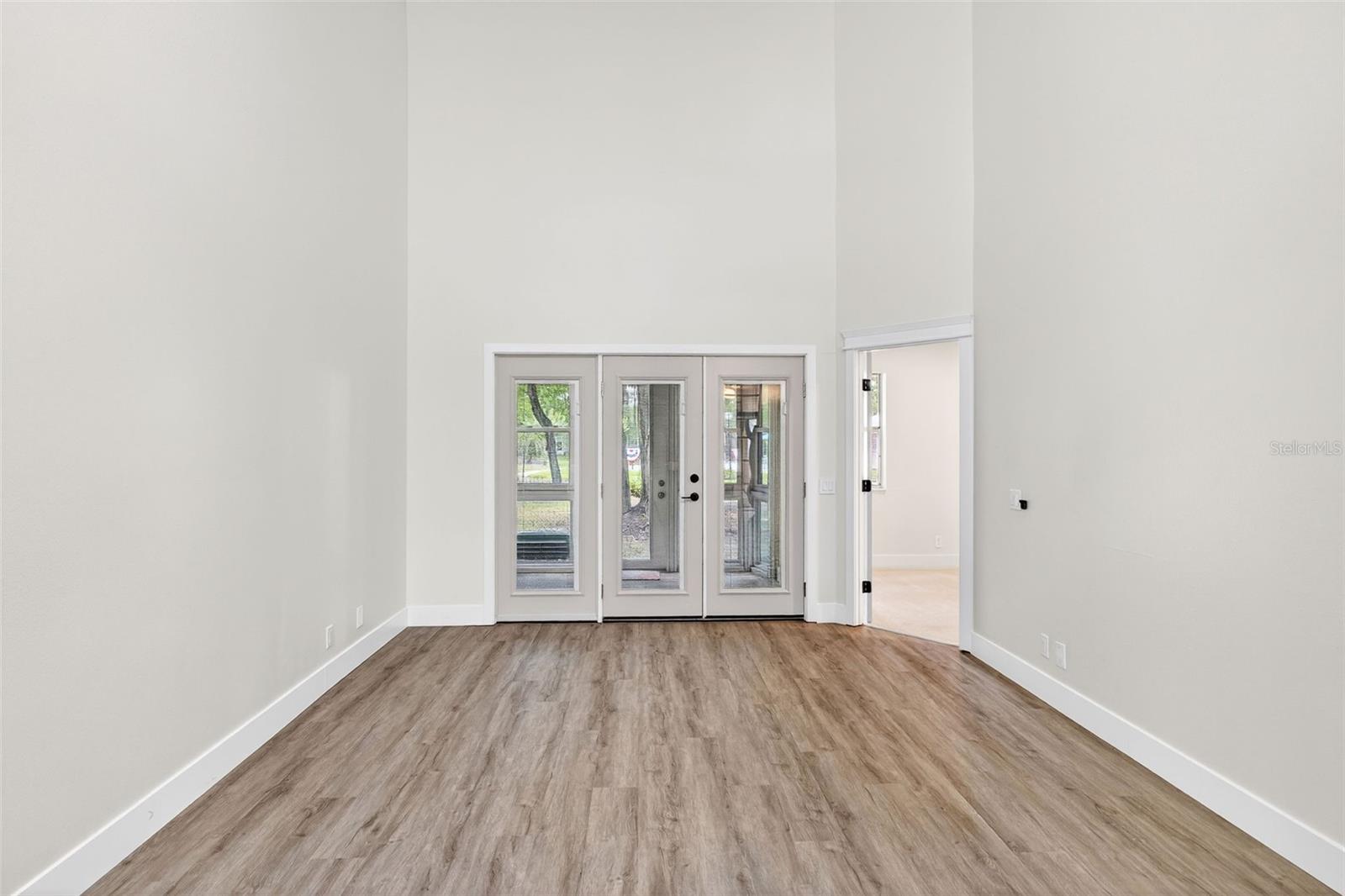 OAK HARBOUR SEC 3 A CONDO - Residential