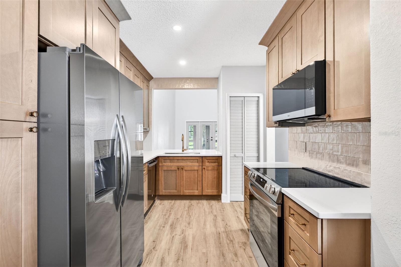 OAK HARBOUR SEC 3 A CONDO - Residential