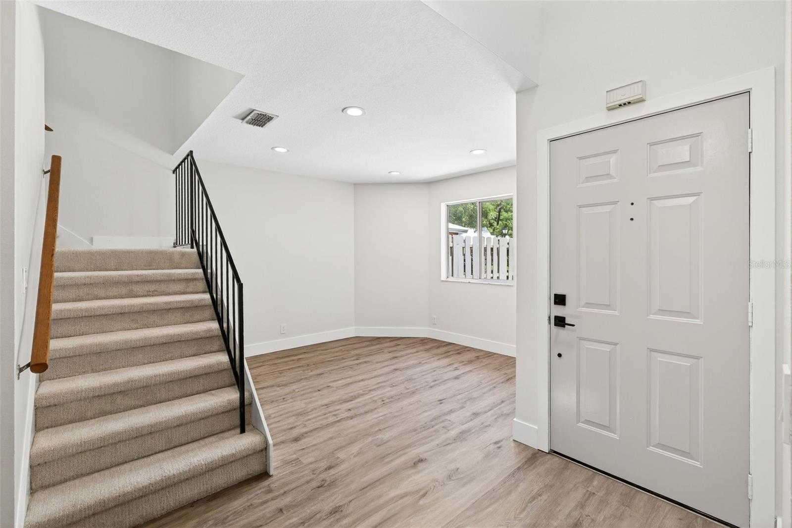 OAK HARBOUR SEC 3 A CONDO - Residential