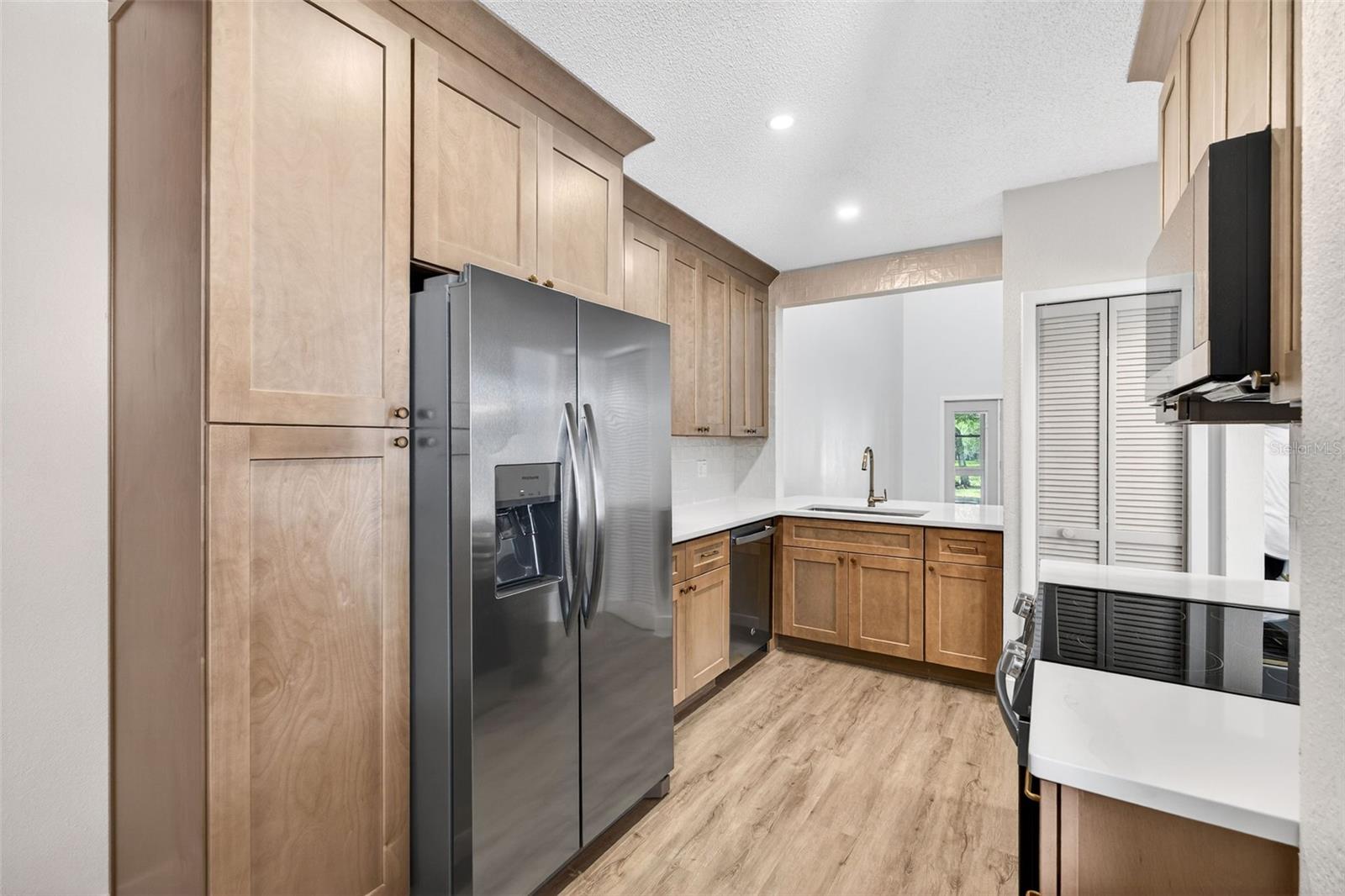 OAK HARBOUR SEC 3 A CONDO - Residential