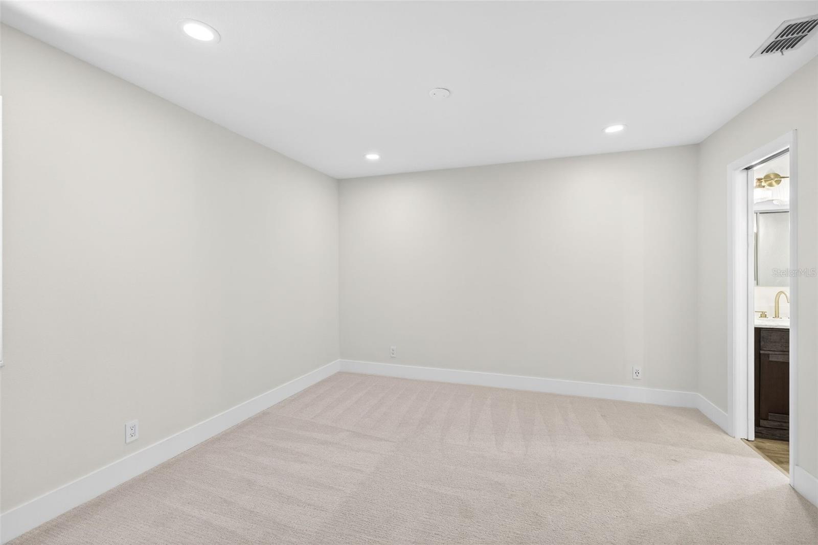 OAK HARBOUR SEC 3 A CONDO - Residential