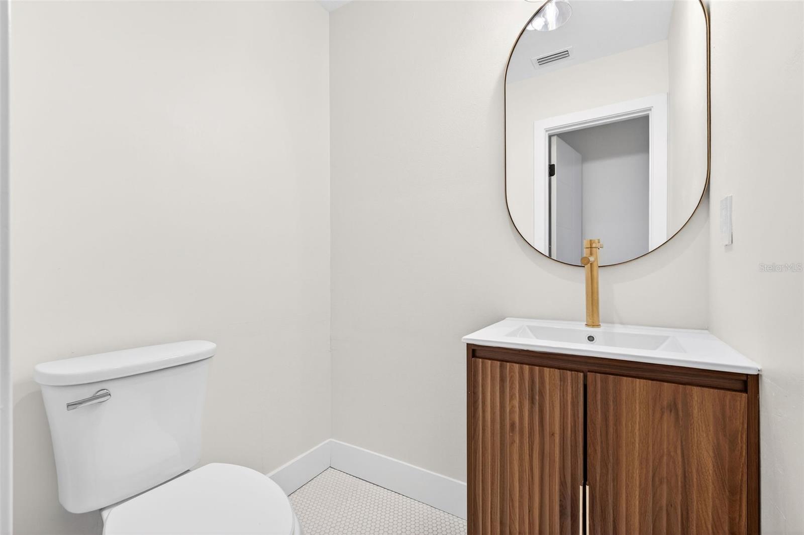 OAK HARBOUR SEC 3 A CONDO - Residential
