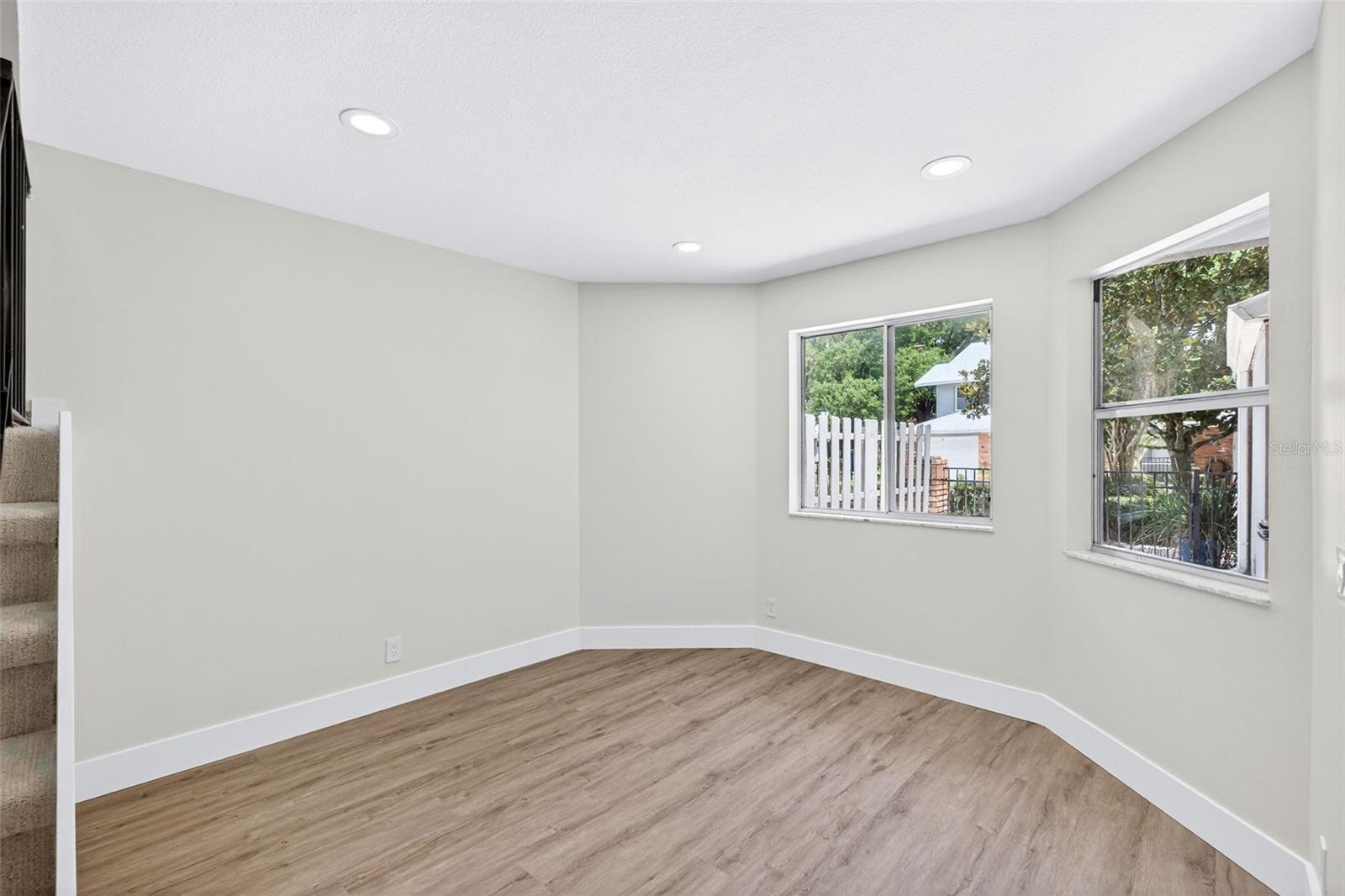 OAK HARBOUR SEC 3 A CONDO - Residential